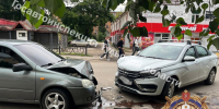 В Новомосковске столкнулись две «Лады»: одного из водителей госпитализировали - ИА Новомосковск Сегодня