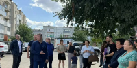 Губернатор обнародовал кадры поврежденного после атаки БПЛА дома в Гукова - DonDay.Ru