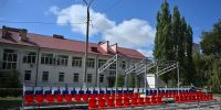 У летней сцены детской школы искусств «Воскресение» завершают обустройство мест для зрителей - Город Волгоград
