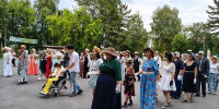 Волонтёры культуры провели «Вальсовый вечер: шляпки и перчатки»  в парке Чудес г. Кемерово - Научная библиотека им. В.Д. Федорова