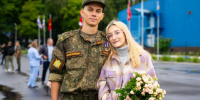 Во время церемонии вручения свидетельств об окончании обучения выпускникам военного учебного центра ЮЗГУ произошло трогательное событие. - Город Курск