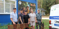 Юные жители Вологодской области познакомились с профессией полицейского в детском лагере - ProGorod35.Ru