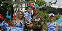 Брянская горадминистрация поздравила десантников с днём ВДВ - ИА Наш Брянск.ru