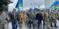 300 десантников прошли по центру Екатеринбурга - Четвертый канал