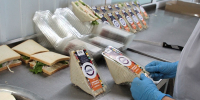 Иркутяне жалуются на посторонние предметы в продукции Streets - Weacom.Ru
