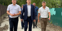 Александр Лисицын оценил, как ведется обустройство пешеходной дорожки в Ленинском районе Барнаула - Законодательное Собрание
