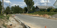В селе Красное продолжаются работы по ремонту участков региональных автодорог Семеновская - Поспеловская и Игумновская - Верховский Погост. - Тарногский муниципальный округ