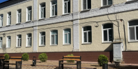 Завершились работы по благоустройству территории возле больницы — и теперь пространство стало комфортнее и уютнее для пациентов, их близких и сотрудников учреждения.. - Спас-Деменский район