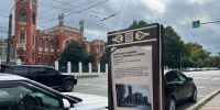 Вандалы вновь испортили туристический стенд напротив Булычевского замка - Kirov.Online