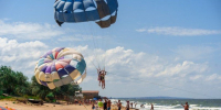 Отдыхающие на морском пляже - UstLabInfo.Ru