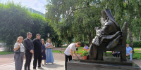 В Красноярске сотрудники Росприроднадзора возложили цветы к памятнику святителю Луке - Росприроднадзор