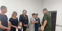 В Клинцовском районе семьям погибших героев спецоперации передали государственные награды - Газета Труд