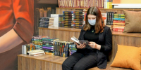 Девушка, читающая книгу / Фото: amic.ru - ИА Амител