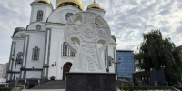 Краснодар скорбит: жители несут цветы к мемориалу после атаки БПЛА в Архипо-Осиповке - LiveKuban.Ru