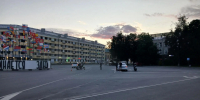 Мотоциклист эффектно «прилег» на асфальт на Октябрьской площади Пскова. ВИДЕО - Pln-Pskov.Ru