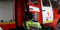 Огонь уничтожил два микроавтобуса в Якутске - Якутское-Cаха ИА