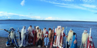 Деды Морозы фотографируются на набережной Петрозаводска - Петрозаводск говорит