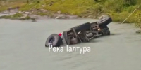 Внедорожник под водой / Скриншот из видео Go_Barnaul - ИА Амител
