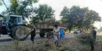 Мусор пришлось вывозить трактором за три рейса по итогам экологической акции в селе Каменная Балка - Sk-News.Ru