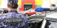 В Красноярске сотрудники Росгвардии задержали подозреваемого в серии краж из супермаркета - УВО ВНГ России по Красноярскому краю
