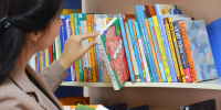 В Пушкинской библиотеке «Между книг» спрятались картины современных художников - Министерство культуры