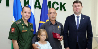 За мужество и героизм, проявленные в боевых действиях, ветеран СВО Алексей Тарапкин был награждён медалью «За отвагу». Фото: Гульназ Ахиярова. - Красное Знамя