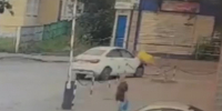 Водитель в Сарапуле сбил женщину, перебегающую дорогу в неположенном месте - Сусанин