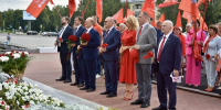 Зюганов и Клычков возложили цветы к памятнику Ленина - РИА 57
