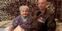 Со 101-м Днём рождения поздравили сотрудники Росгвардии труженицу тыла из Тюмени - Росгвардия
