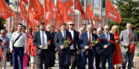 Клычков и Зюганов возложили цветы к памятнику В. И. Ленину в городе Орле - InfoOrel.Ru