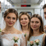Молодожены устроили праздничную поездку в метро Новосибирска с гостями - Peterburg2.Ru