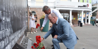 В Орле поклонились подвигу героев-освободителей у Стены памяти - Совет народных депутатов