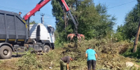 В Красном Сулине бригада «Управления муниципальным заказом» продолжает устранять последствия урагана - Красносулинский район