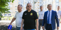 Олег Мельниченко проконтролировал ход работ по благоустройству общественной территории на улице Ахунской в Заречном - ИА PenzaNews
