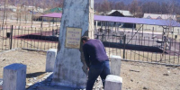 В Бурятии памятник борцам за Советскую власть облез сразу после ремонта - Газета Номер один