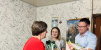 Виктор Репин поздравил председателя ТСЖ с юбилеем - Городская Дума