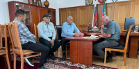 Глава Гергебильского района обсудил меры контроля за продажей мяса на рынке - Гергебильский район
