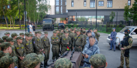 Сотрудники пензенского ОМОН «Страж» познакомили участников сборов «Гвардеец» с вооружением и техникой Росгвардии - Росгвардия