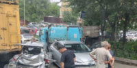 На Снеговой мусоровоз собрал ДТП с шестью автомобилями - NewsVl.Ru