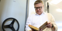 Алексей Текслер оценил результаты реконструкции библиотеки в Коркино. Автор фото – Наиль Фаттахов, АО «Обл-ТВ». - Губернатор Челябинской области