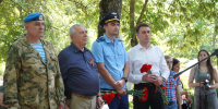 В День ВДВ в хуторе Армянском торжественно открыли бюст Василию Филипповичу Маргелову - Газета Призыв