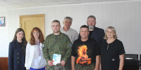 В Чарышском районе прошла встреча депутатов  и общественников с военнослужащим - участником СВО - Законодательное Собрание