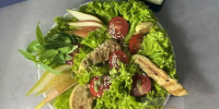 Салат из тёплой курицы и голубого сыра: лёгкий рецепт, а блюдо выглядит изысканно - LiveKuban.Ru