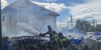 Десятки поддонов с алкоголем вспыхнули рядом со складом в Челябинске - Вечерний Челябинск