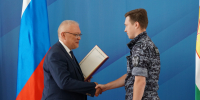 Губернатор Кировской области Александр Соколов вручил почетные знаки и грамоты росгвардейцам (видео) - Росгвардия
