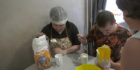 Молодые люди с инвалидностью самостоятельно осваивают новые кулинарные умения и получают навыки обращения с бытовой техникой - РИА Биробиджан