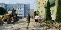 На бульваре Архитекторов, 16 началось строительство нового тротуара - Городская Дума