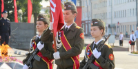 Красное знамя Победы подняли над Орлом - РИА 57
