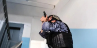 В Астрахани росгвардейцы задержали мужчину, который пытался проникнуть в чужую квартиру - ГТРК Лотос