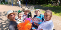 Ольга Лёвина (слева) вместе с единомышленницами. Фото КЦСОН - Вехи удивительной судьбы Ольги Лёвиной:  Активное долголетие - Газета Грани
